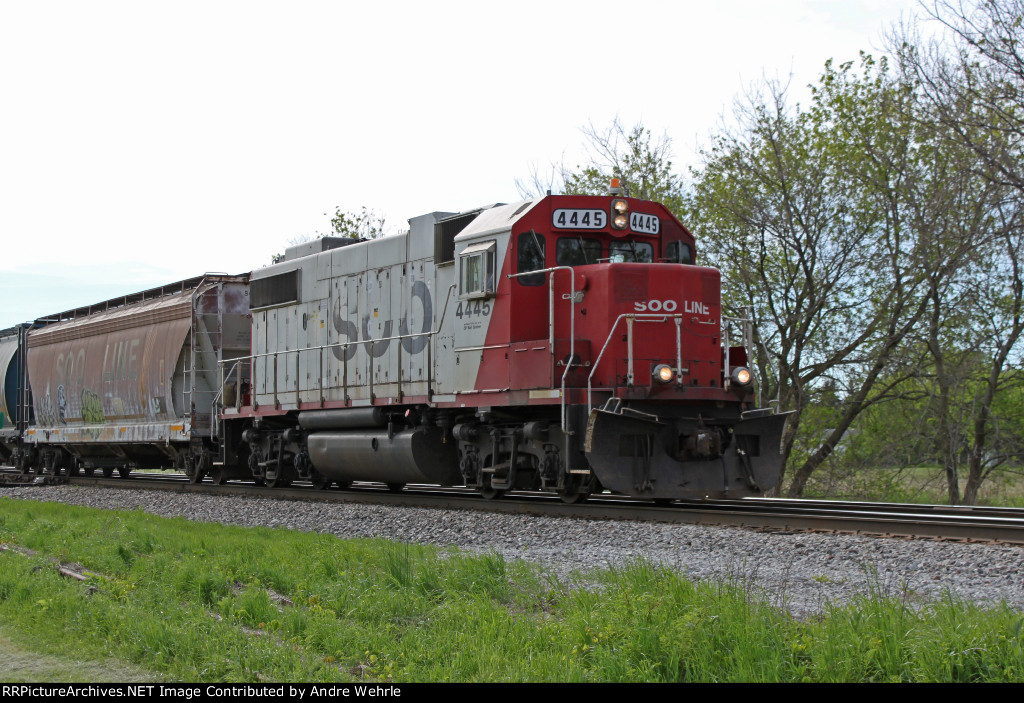 SOO 4445 has sole charge of Watertown local G67 making its return trip